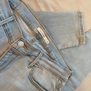 710 Women's Levi's - Light Wash